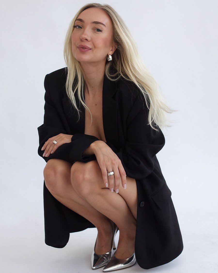 Elle, Gründerin von 22W Studio